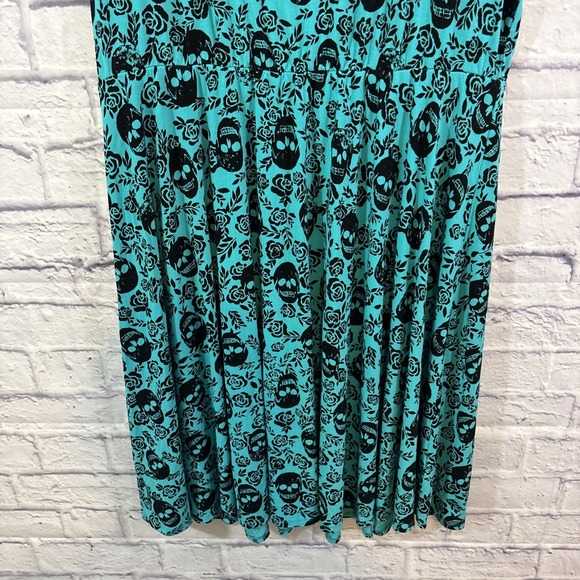 Torrid Size 2 Dress Skulls Roses Turquoise Black Keyhole Back Flowy Stretch Goth - Picture 5 of 7